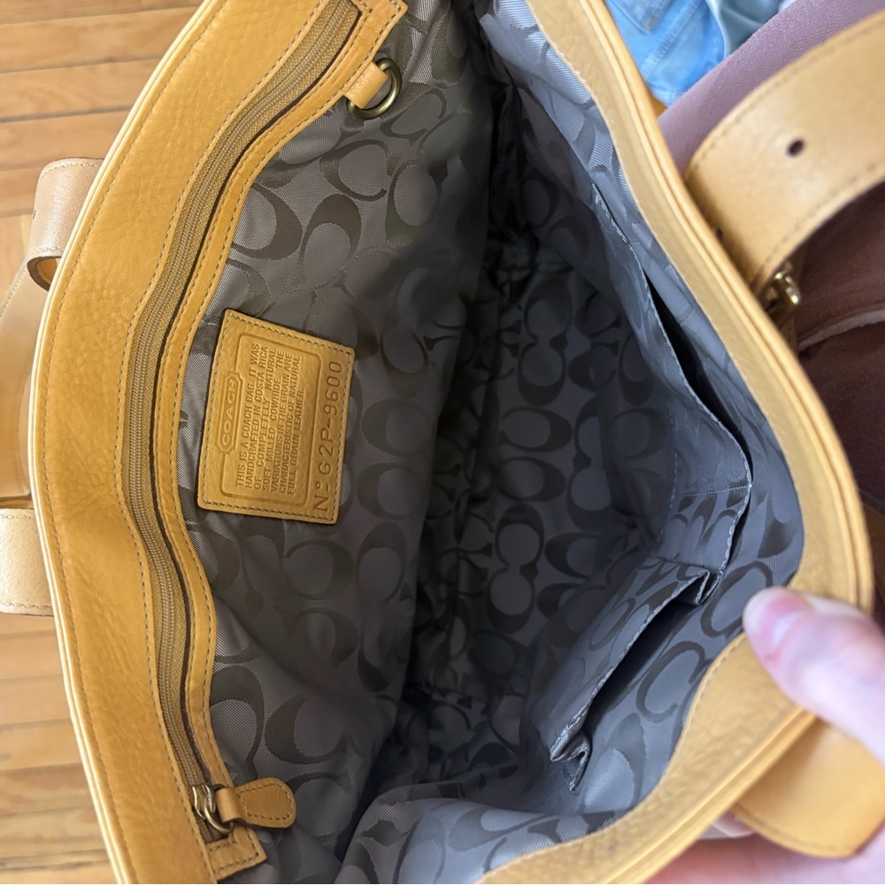 Vintage Coach Mustard Leather Tote No. G2P-9600 Like New - Picture 5 of 6